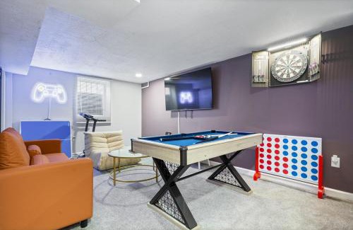 Indianapolis Casa | Game Room Retreat with Firepit and Gym, Sleeps 12