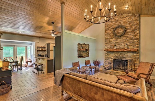Burnsville Casa | Game Room, Theater and Deck Burnsville Cabin!