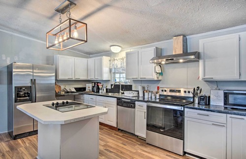 Shelby Casa | Game Room & Views: Lakefront Shelby Home!
