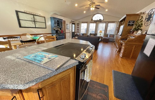 Northwest Harwich Casa | Air Central Air, BBQ, ropa de cama, suministros de playa, sala de juegos, cable, wifi, mascotas