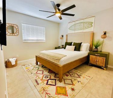 Fort Myers Casa | Game Room with Poolside Bar and a Heated Pool with Ping Pong and Putting Green