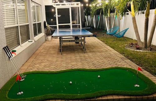 Fort Myers Casa | Game Room with Poolside Bar and a Heated Pool with Ping Pong and Putting Green