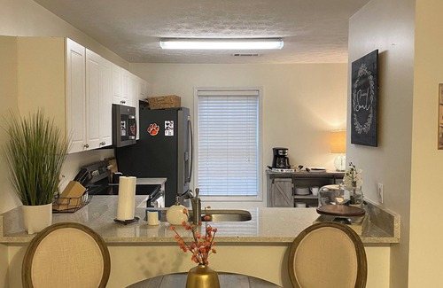 Auburn Condominio | Gameday Condo 2 miles from Campus!