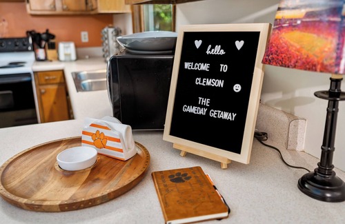 Clemson Casa | Gameday Getaway! - Less than 2 miles from Death Valley!