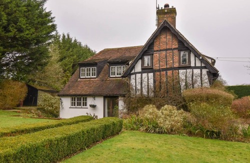 Welwyn Casa | Gamekeepers Cottage rural, good for isolation walks cycling Near train to London