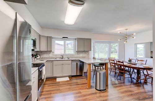Windsor Heights Casa | GameRoom/2BD/Fast Wi-Fi