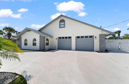 Palm Harbor Casa | Gameroom Canal Large Dock Pool 6 Beds