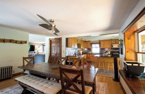 Jacksonville Casa | GAMERS HAVEN, River Wine Inn!
