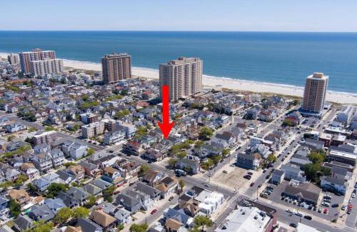 Ventnor City Casa | Gammys Beach Getaway Sleeps 20 2 blocks to Beach