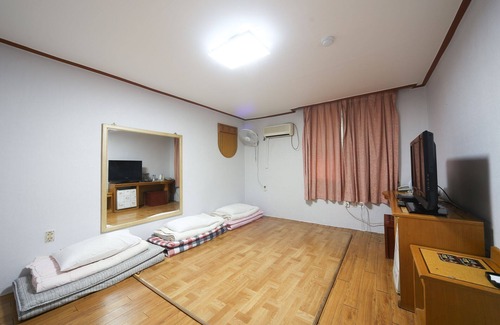 Kangjin-eup Hotel | Gangjin Buseong Park