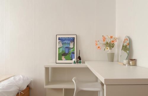 Nonhyeon-dong Apartamento | Gangnam 23, 3 minutes walk from Sinnonhyeon Station, airport bus, 1st floor, emotional accommodation, sleeps 5, Netflix, WiFi