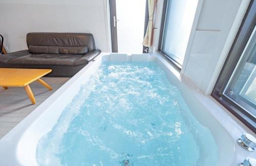 Gangneung Casa | Gangneung Atirance Pool Villa & Spa Pension