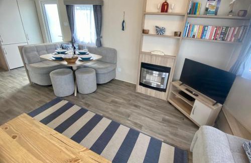 Looe Otro | Gannets Rest - Spacious Static Caravan with Sea Views