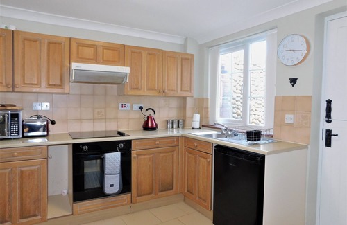 Sheringham Cabaña | Gansey Cottage - a cottage that sleeps 3 guests in 2 bedrooms