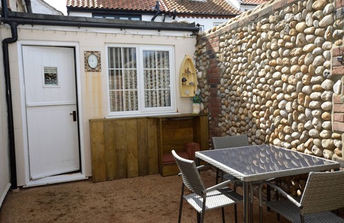 Sheringham Cabaña | Gansey Cottage - a cottage that sleeps 3 guests in 2 bedrooms