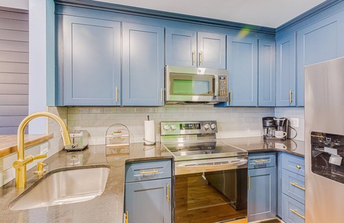 Columbia Casa | Garage & Deck. 5 Mins to 95. Meriwether-7 mins. Baltimore-20 mins. DC-30 mins.