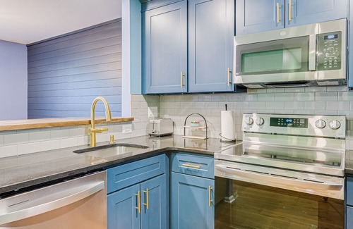 Columbia Casa | Garage & Deck. 5 Mins to 95. Meriwether-7 mins. Baltimore-20 mins. DC-30 mins.