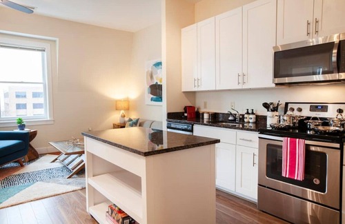 Old Town North Apartamento | Garage Parking - A Cozy and Stylish Suite Xcape