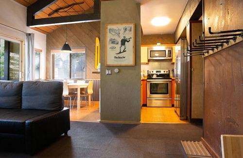 Majestic Pines Condominio | 1 coche Garaje-rápido Wifi-jacuzzi-duerme 7-rústico y moderno