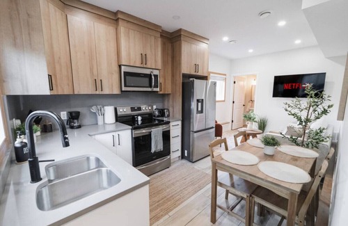 Northeast Edmonton Casa | GarageSuite| 2BD + Ping Pong Fun