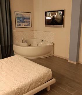 Rivoltella Apartamento | Garda Fantasy Apartment - JACUZZI