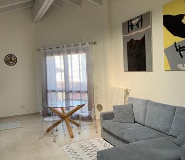 Rivoltella Apartamento | Garda Girasole trilocale a due passi dal lago con posto auto privato
