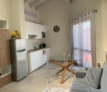 Rivoltella Apartamento | Garda Girasole trilocale a due passi dal lago con posto auto privato