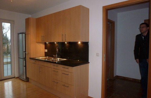 Am Waldfriedhof Condominio | Garden apartment near Westpark, excellent public transport connections.