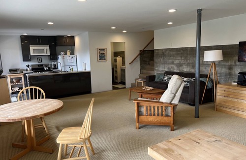 Stinson Beach Apartamento | Garden apt. above the beach close to hiking trails and beach.