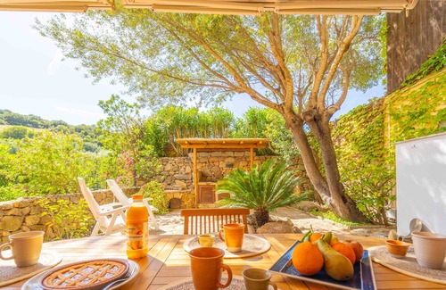 Portisco Apartamento | Garden Apt - Flat with WiFi and BBQ