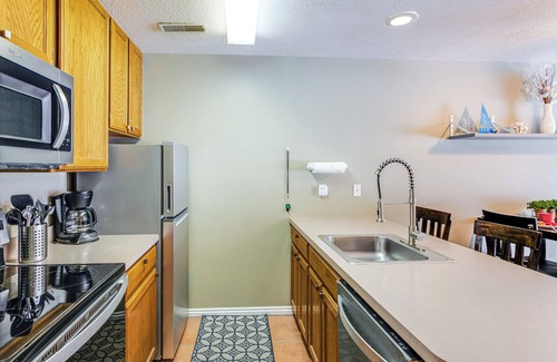 Harbor Village Condominio | Garden City Condo w/ Pool Access by Bear Lake!