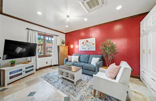 University City Casa | Garden Cottage | 200Mbps | Sofabed | 55”TV | Patio