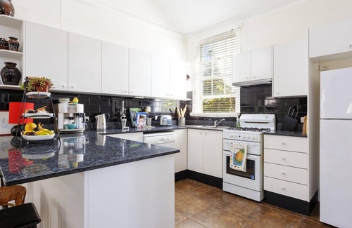 Tea Gardens Cabaña | Garden Cottage - 40B Witt Street