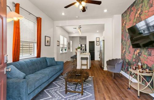 Saint Thomas Development Casa | Garden District 3BD 2BA Parking Stylish & Unique