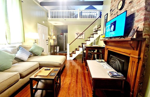 Faubourg Livaudais Casa | Garden District Streetcar, Gated Driveway & Fenced Yard, Dog Friendly!