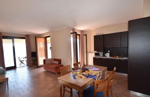 Oggebbio Apartamento | Garden Flat by Lake Maggiore
