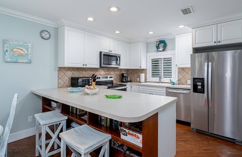 Mid Island Cabaña | Garden Getaway Upper