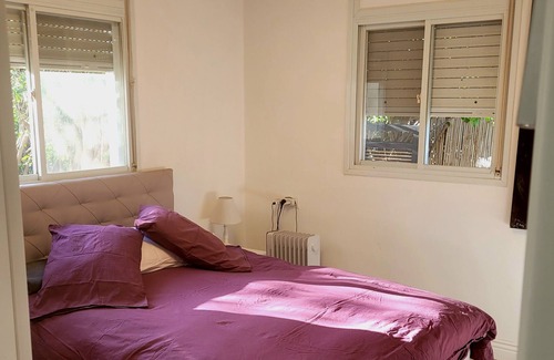 Ra'ananna Apartamento | Garden green apartment in Lev hapark Raanana perfect for your holydays