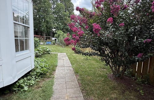Montclair Apartamento | Garden Hallow, Basement get away