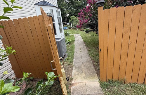 Montclair Apartamento | Garden Hallow, Basement get away