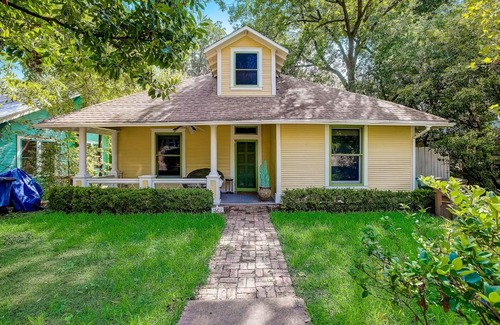 East Cesar Chavez Casa | Garden Home