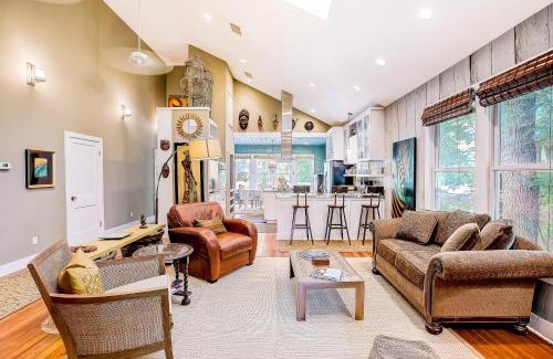 East Cesar Chavez Casa | Garden Home