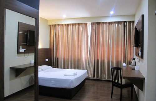 Downtown George Town Hotel | Garden Inn