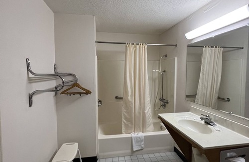 Metter Hotel | Garden Inn & Suites