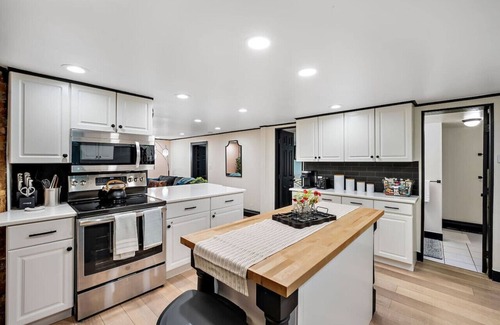 City Park West Apartamento | Garden Level Apt in Heart of Den