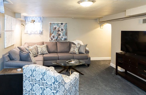 Old Town West Apartamento | Garden Level Apt Mtn Ave - 8 min walk to Old Town!