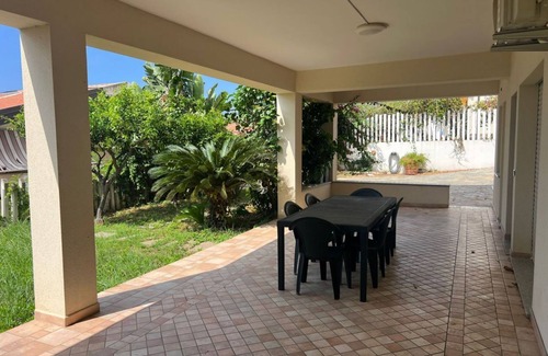 Pizzo Apartamento | Garden near the beach (PIEDIGROTTA GARDEN)