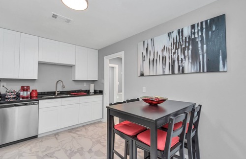 Garden Oaks Casa | Garden Oaks Cottage - Central and Family-Friendly