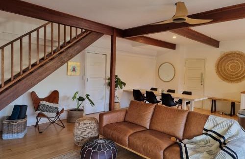 Suffolk Park Casa | Garden Oasis-2br -1 min from the beach & pet friendly!