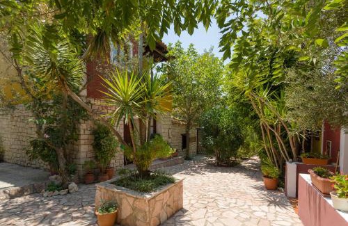 Kalamaki Apartamento | Garden of Eden